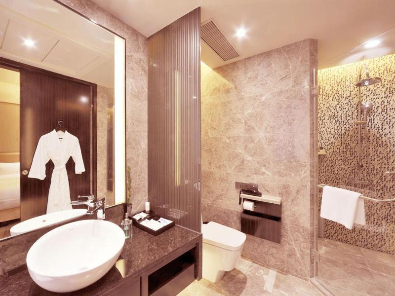 Royal Suites & Towers Wuhan Ruang foto