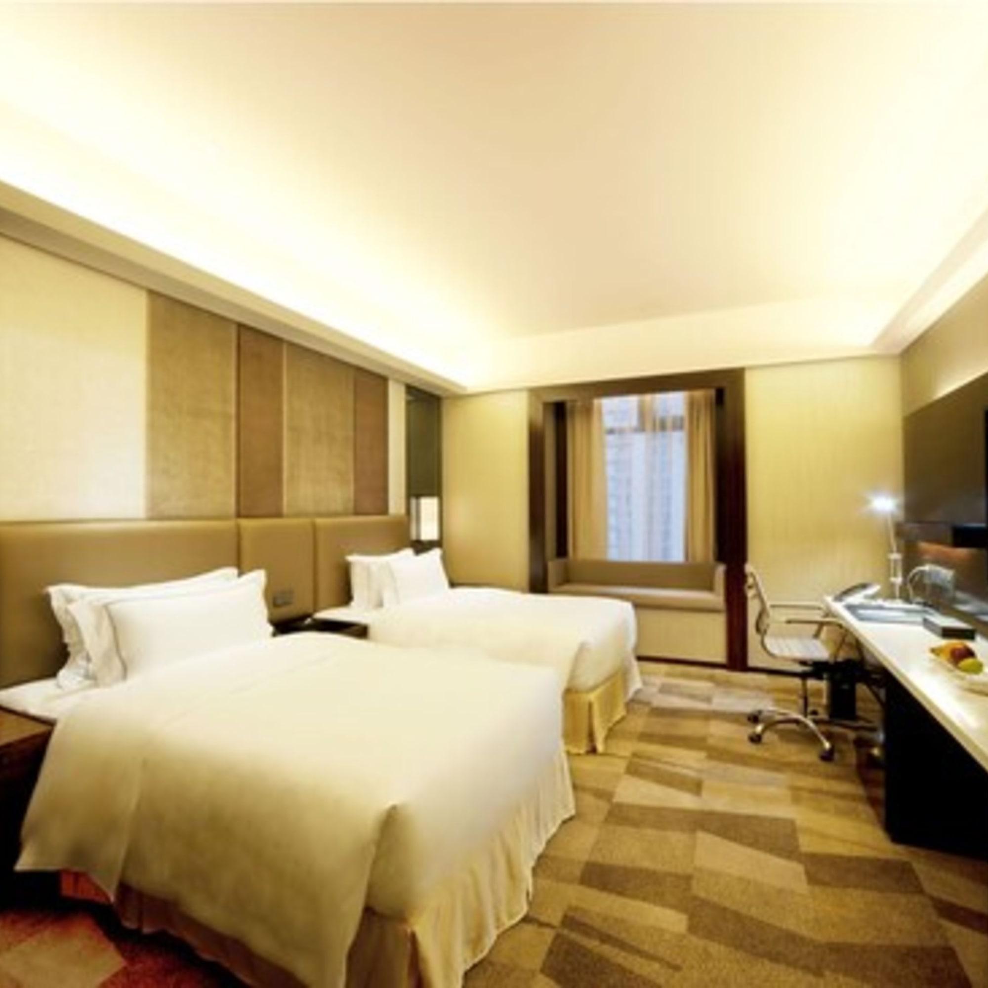 Royal Suites & Towers Wuhan Bagian luar foto