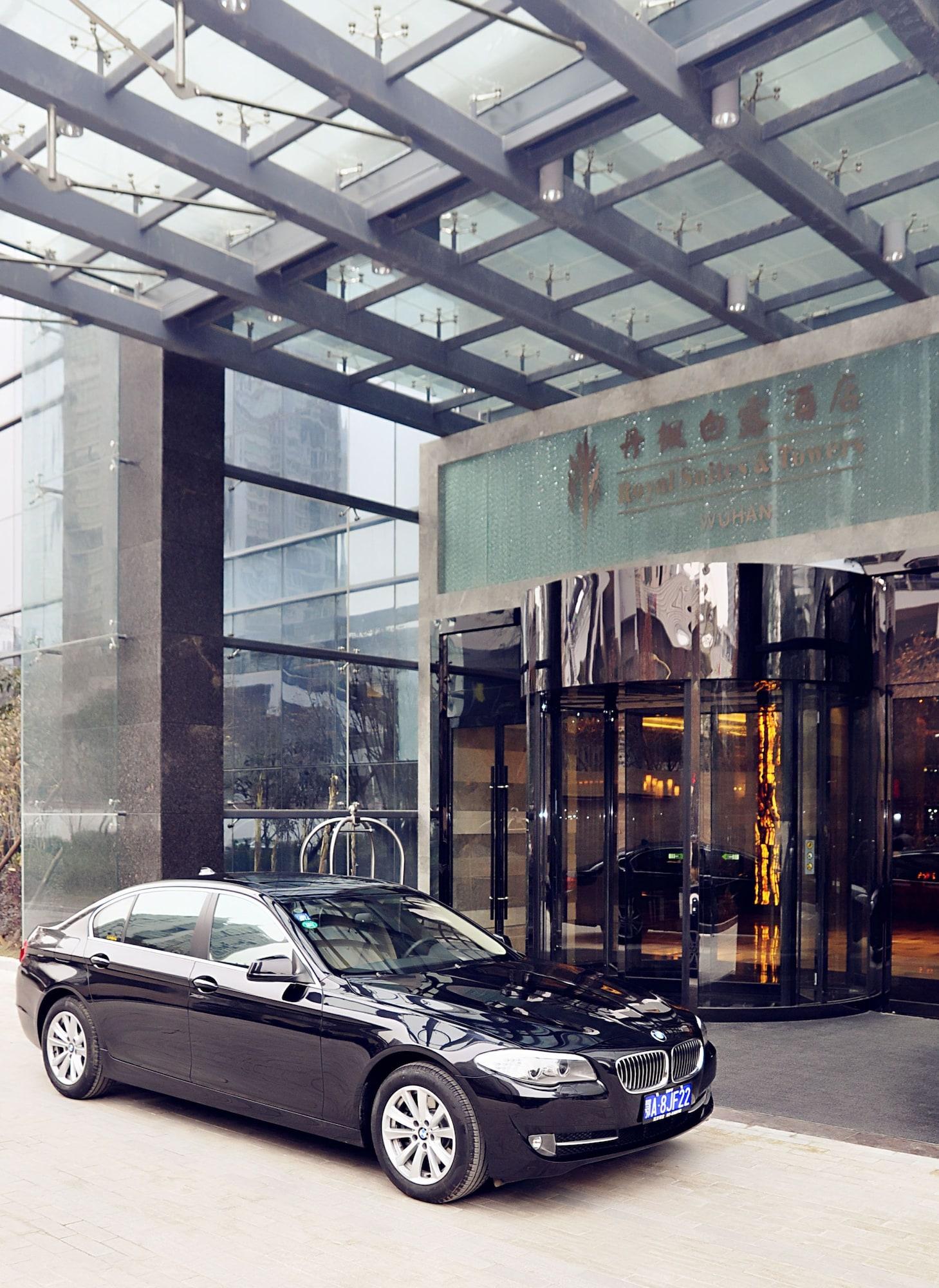 Royal Suites & Towers Wuhan Bagian luar foto