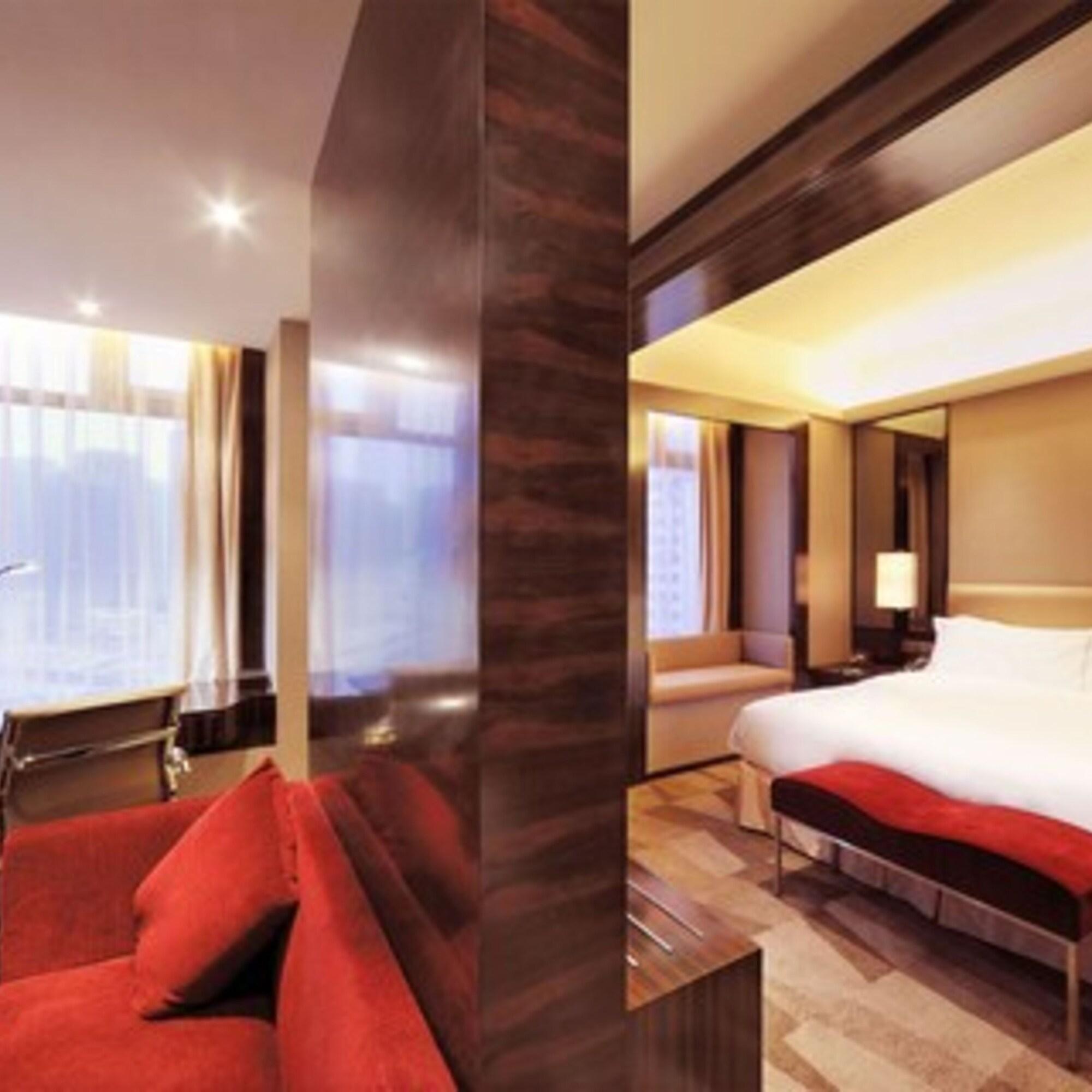 Royal Suites & Towers Wuhan Bagian luar foto