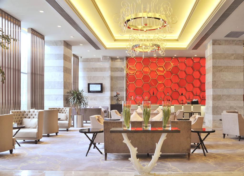 Royal Suites & Towers Wuhan Bagian luar foto
