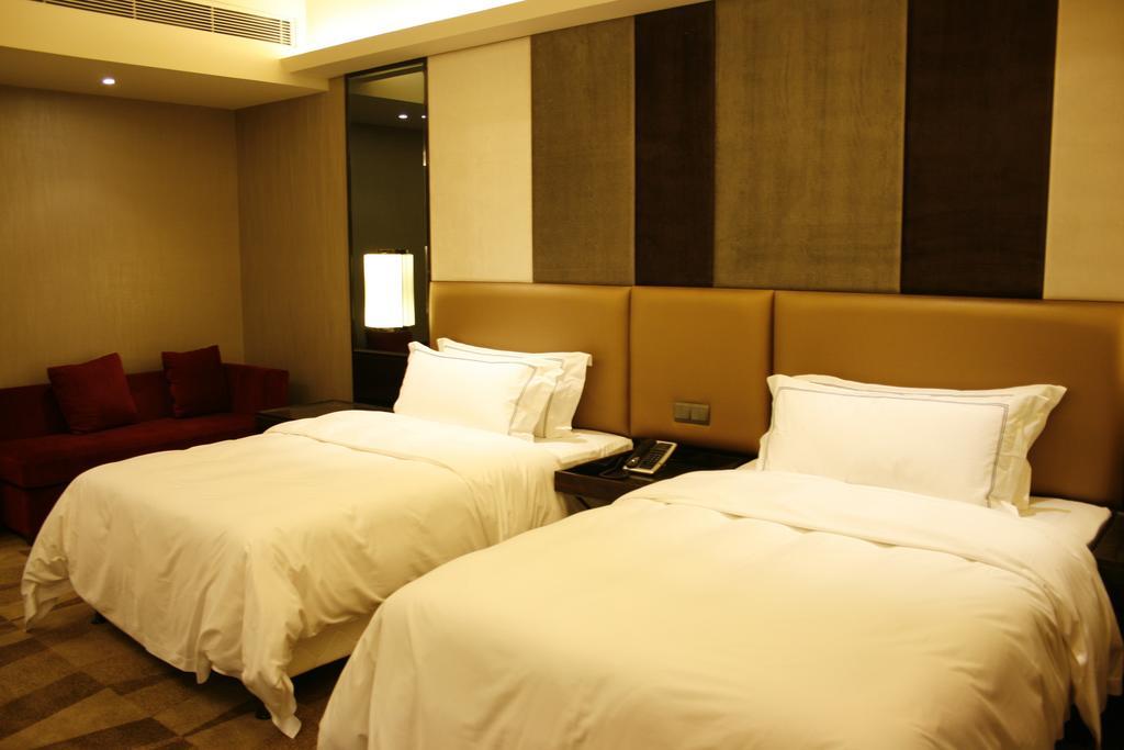 Royal Suites & Towers Wuhan Ruang foto