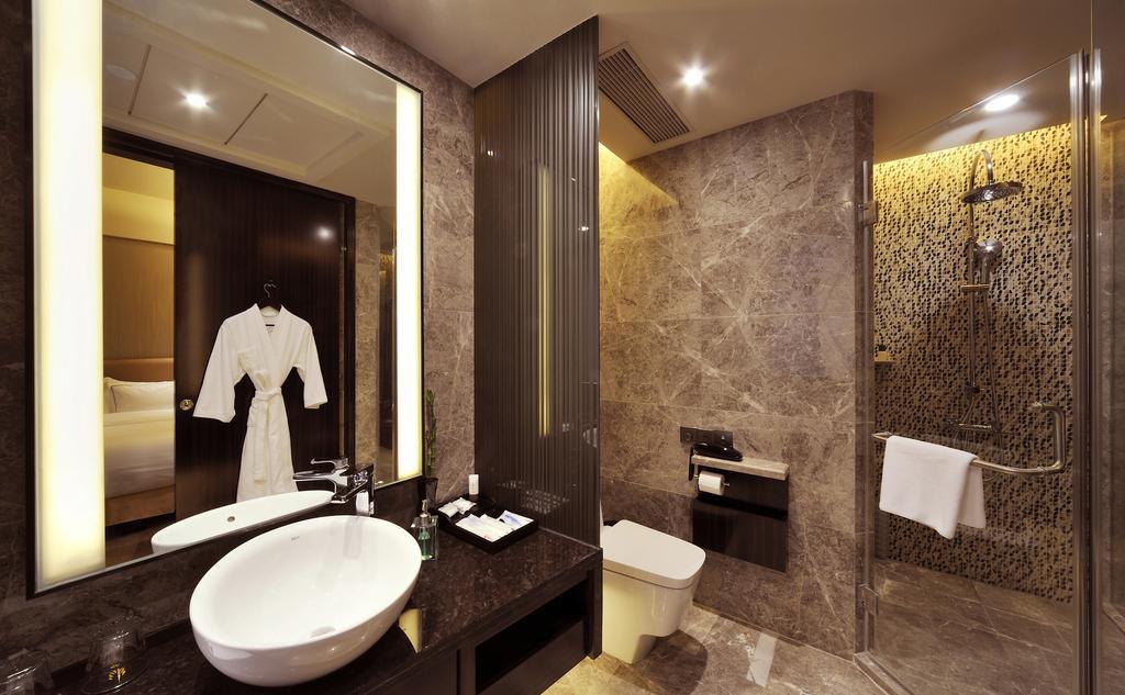 Royal Suites & Towers Wuhan Ruang foto