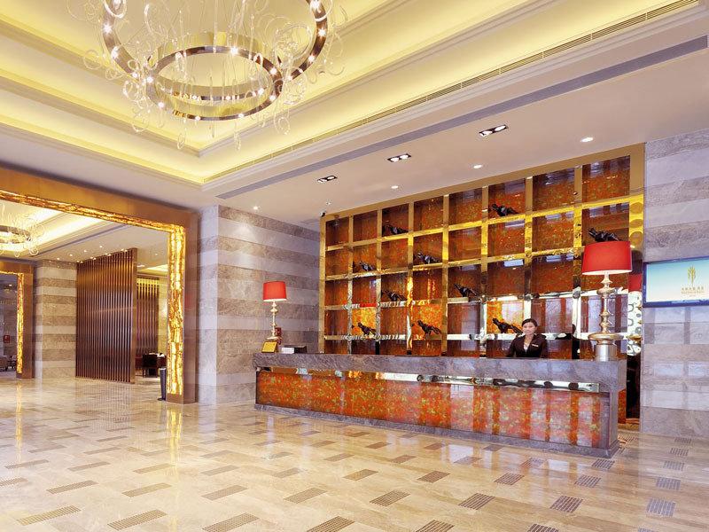 Royal Suites & Towers Wuhan Bagian luar foto