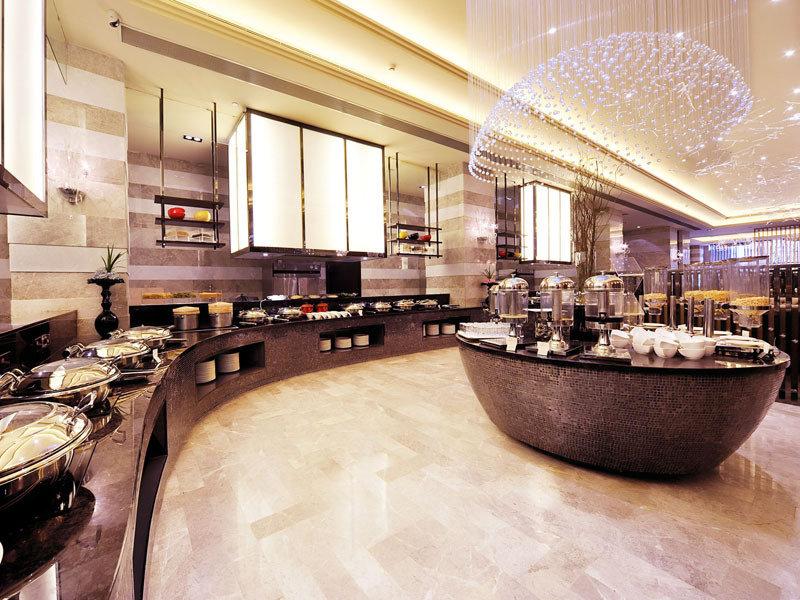 Royal Suites & Towers Wuhan Bagian luar foto