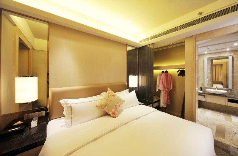 Royal Suites & Towers Wuhan Bagian luar foto