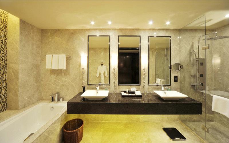 Royal Suites & Towers Wuhan Bagian luar foto