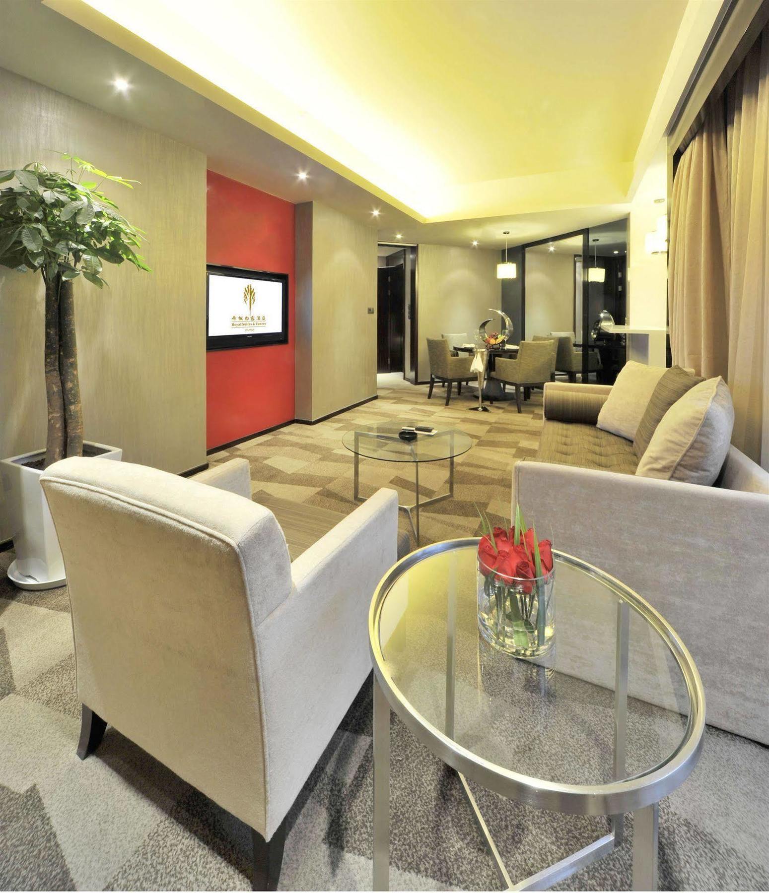 Royal Suites & Towers Wuhan Bagian luar foto