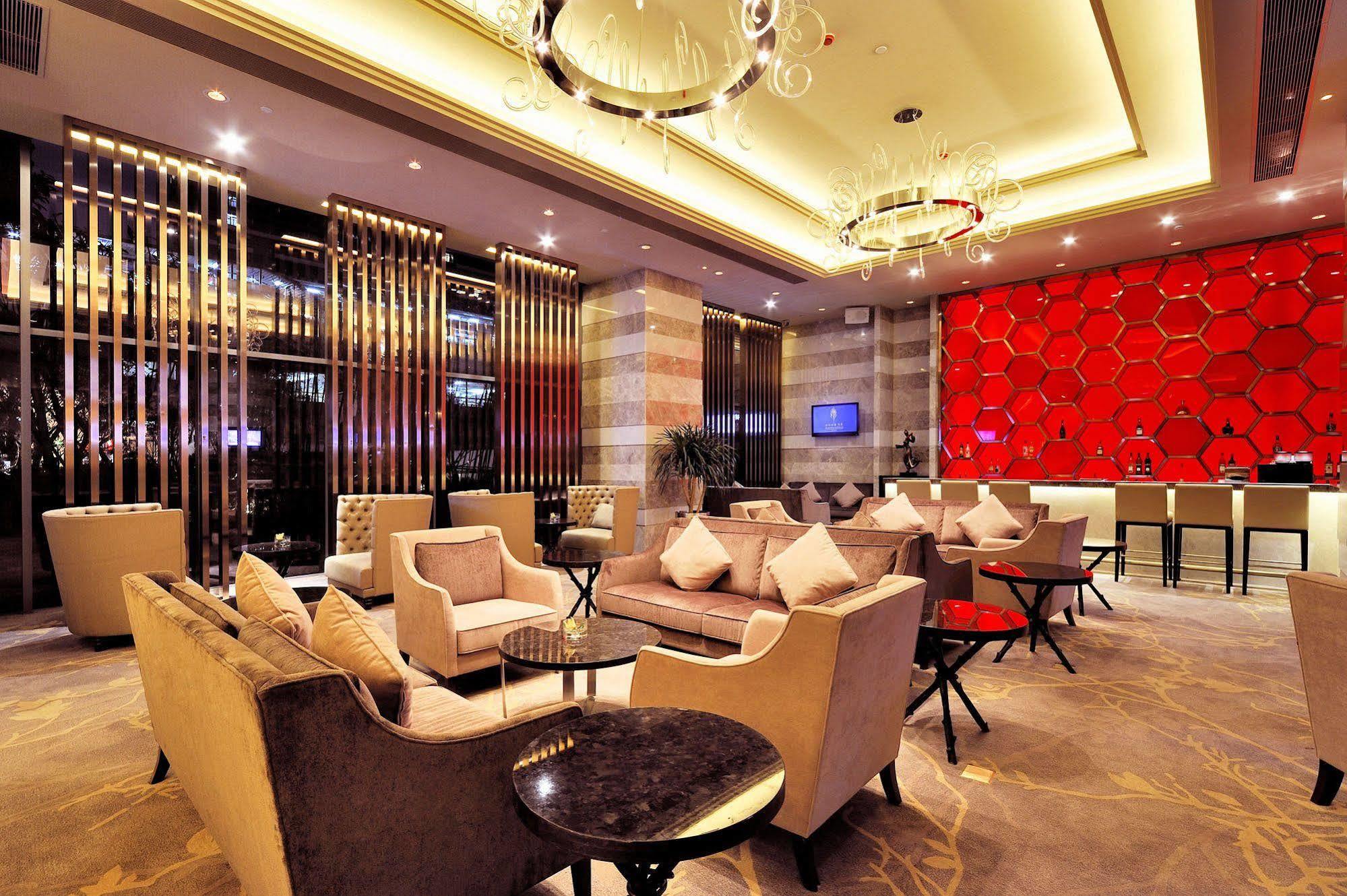 Royal Suites & Towers Wuhan Bagian luar foto