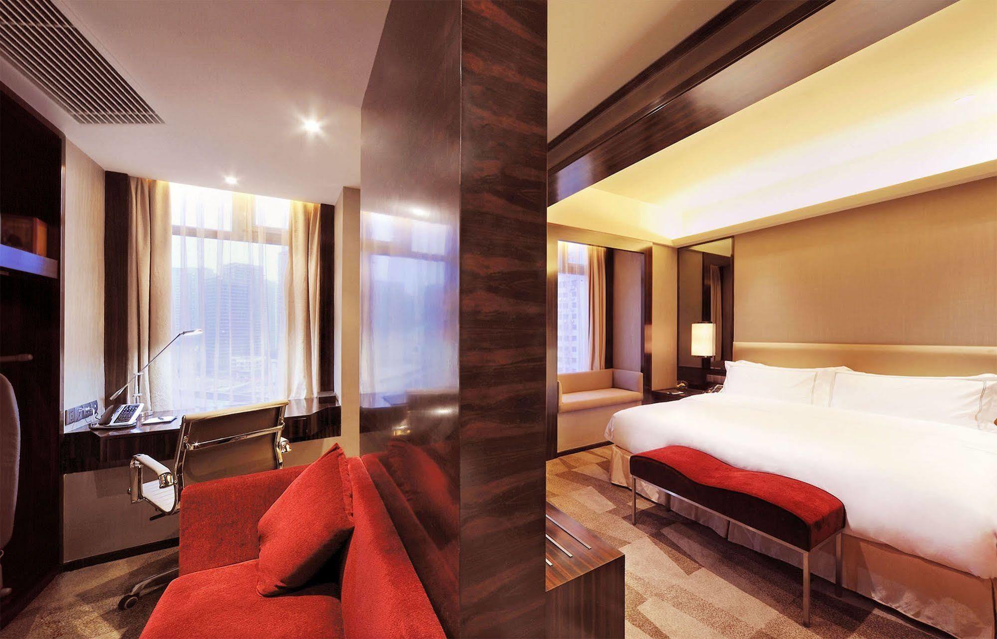 Royal Suites & Towers Wuhan Bagian luar foto