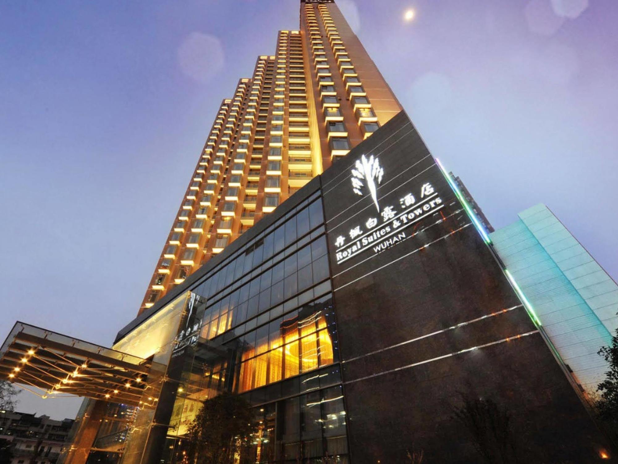 Royal Suites & Towers Wuhan Bagian luar foto